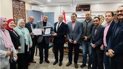 الإسماعيلية تكرم اسماعيل محسن مدير التعليم العام بعد مسيرة عطاء
