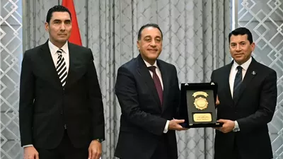 رئيس الوزراء يكرم اشرف صبحي بحضور جوهر نبيل