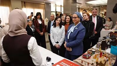 رئيسة القومي للمرأة تتفقد معرض مشروعات رائدات الأعمال..صور