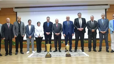 محافظ بورسعيد يُكرم هوكي بورفؤاد لفوزهم ببطولة إفريقيا