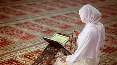 بيان الحكم الشرعي في صلاة المرضع حال تعذر تبديل الثياب