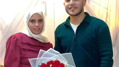 خطوبة سعيدة