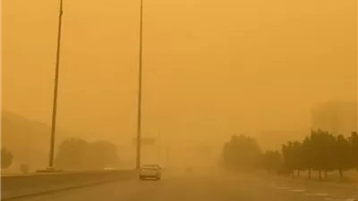 أتربة عالقة.. الأرصاد تكشف طقس اليوم