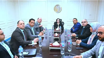 عازر تبحث مع مساعد وزير التنمية المحلية مشروع تطوير وتنمية رشيد