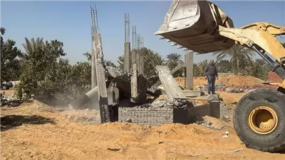 رئيس الجهاز: إزالة تعديات على 8 أفدنة بالعبور الجديدة .. صور