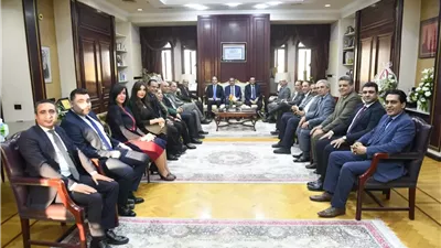 وزير الدولة للإعلام يعقد إجتماعاً مع نقيبي الصحفيين والإعلاميين