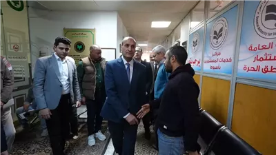 محافظ أسيوط يتفقد مركز خدمات المستثمرين