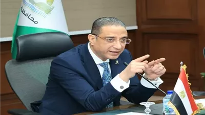 محافظ الجيزة يلتقي مديري المديريات ورؤساء الأجهزة الخدمية
