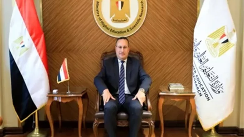 الدكتور عبدالعزيز