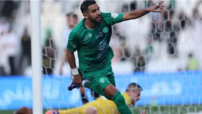 رياض محرز يقود هجوم الأهلي أمام النجمة في الدوري السعودي