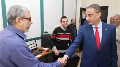 محافظ الجيزة يتفقد عدداً من إدارات الديوان العام