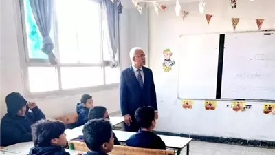 مدير تعليم الإسماعيلية يتفقد المدارس الرسمية للغات..صور