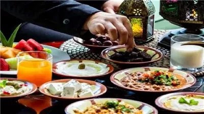 متى يجب على الصائم الامساك عن الطعام في رمضان.. جمعة يجيب