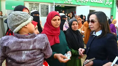جولة مفاجئة لمحافظ البحيرة بقرية سيدي غازي.