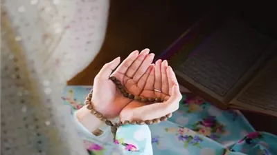 هل تصلي المرأة الحائض صلاة الفجر اذا طهرت بعد شروق الشمس؟
