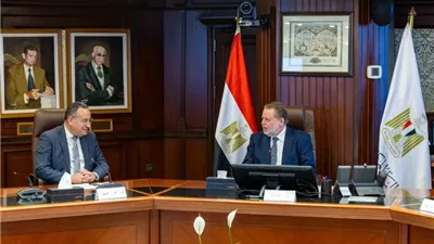 محافظ المركزي يلتقي وزير التعليم العالي لبحث التعاون المشترك