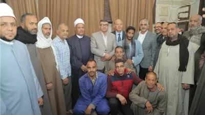 محافظ قنا يؤدي صلاة التراويح بمسجد سيدي عبدالرحيم القنائي