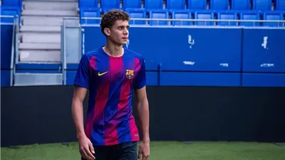 برشلونة يطالب اتحاد الكرة بعودة حمزة عبد الكريم فورا