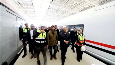 وزير النقل يتابع آخر مستجدات تنفيذ الخط الأول للقطار الكهربائي السريع