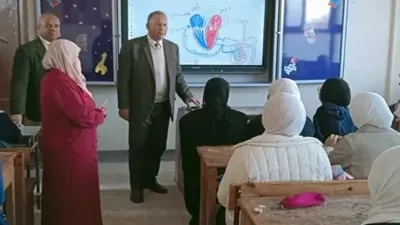 مدير تعليم أسيوط يتفقد تطبيق البرامج العلاجية بالمدارس