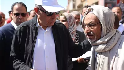محافظ المنيا يفتح باب الحوار مع أهالي العدوة