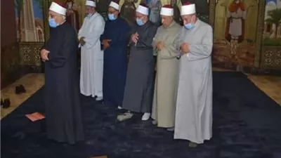 هل تصح صلاة المسلمين داخل الكنائس؟.. علام يجيب