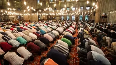 حكم صلاة التراويح في المنزل وإمامة الأهل؟