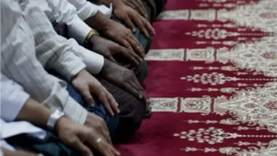 بيان حكم صلاة الجمعة لمن أدرك الإمام في التشهد