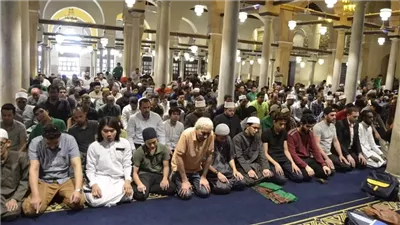القراءة من المصحف في صلاة التراويح بين الجواز والفضل