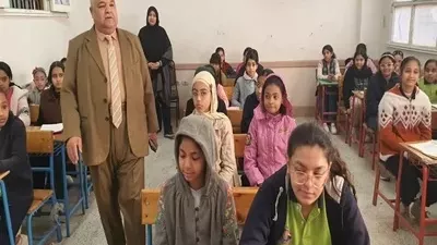 وكيل تعليم الأقصر يتابع انتظام الدراسة بمدرسة الإمام الحسين
