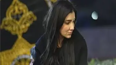 مي عمر توجه رسالة شكر لمن تقدم لها فى وفاة والدها