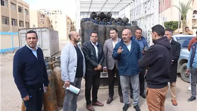 محافظ السويس يتفقد مخازن بوتاجاز الصباح بحي فيصل
