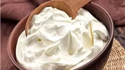 دليلك الشامل لتناول الزبادي.. طبيب يجيب على 13 سؤالًا محيرًا