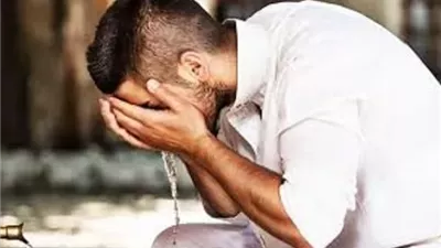 النوم ولمس المرأة الأجنبية هل يبطلان الوضوء