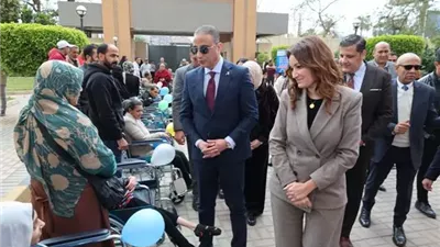 محافظ الجيزة يسلّم ٢٧ كرسيًا متحركًا وأجهزة تعويضية لذوي الهمم