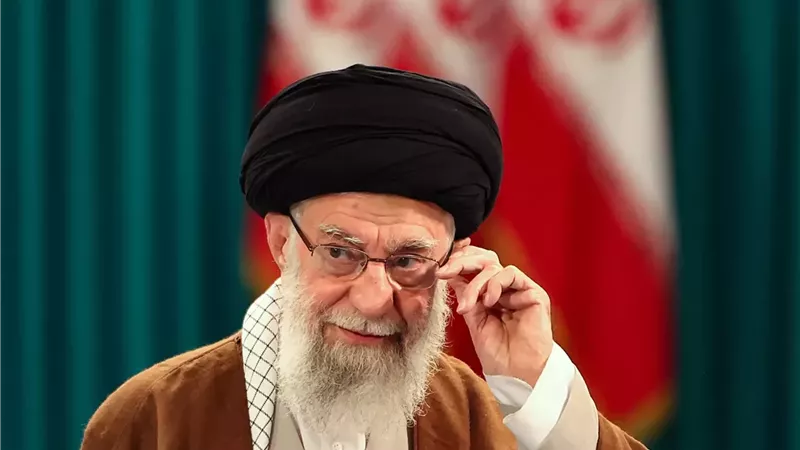 على خامنئي