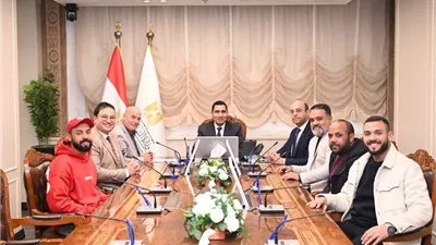 وزير الشباب يلتقي أبناء المطرية منظمي أكبر مائدة إفطار رمضاني