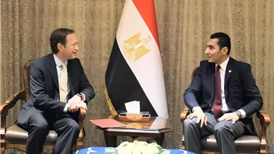 وزير الشباب يبحث التعاون مع السفير الإسباني بمصر