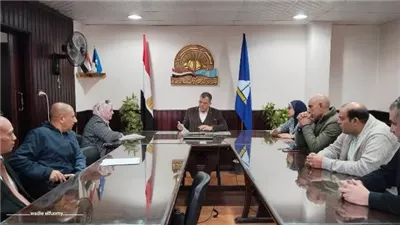 مدير تعليم بدمياط يبحث مشكلات المعلمين وأولياء الأمور