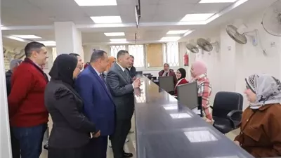 محافظ دمياط يتفقد مبنى مديرية التموين