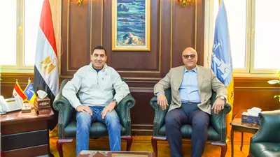 وزير الشباب يلتقي محافظ الإسكندرية بالديوان العام