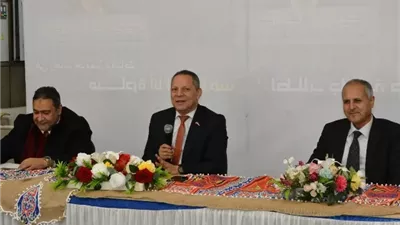رئيس جامعة دمياط يلتقي بالطلاب الوافدين بكلية الطب