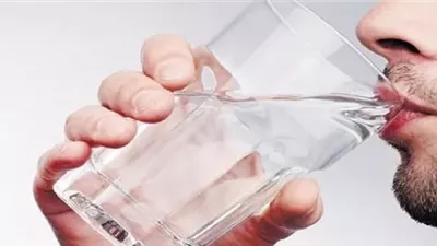 هل يجوز الاكتفاء في السحور بشرب الماء؟