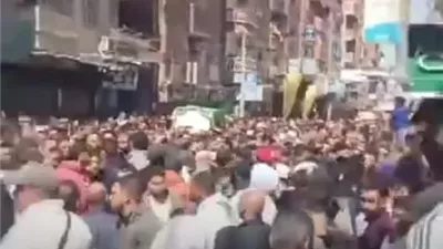 الآلاف يشيعون جثامين ضحايا حادث طريق الإسماعيلية