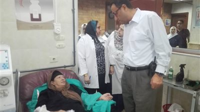 رئيس حي العجوزة يسعي لإنهاء قوائم الانتظار المعلقة بمستشفى إمبابة.. صور