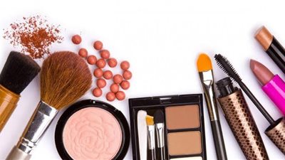 ٧ عناصر أساسية فى علبة مكياجك.. تعرفى عليها