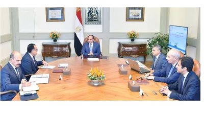 الرئيس يتابع الموقف التنفيذي واجراءات تطوير هيئة قناة السويس والشركات التابعة