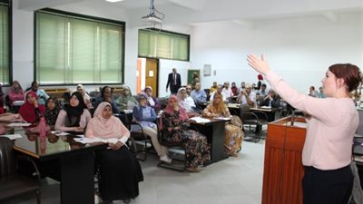 بنك المعرفة و الجمعية الملكية للفيزياء ينظمان ورشة عمل بجامعة أسيوط ..صور
