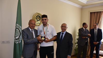 معالي الأمين العام للجامعة العربية يكرم أبناء الأكاديمية ابطال العالم في كرة اليد