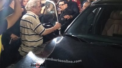 وصول النجم سمير غانم وأحمد فهمي عزاء طلعت زكريا بالحامدية الشاذلية